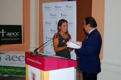 Blanca Manchon amadrina en Sevilla el Dia Mundial contra el cancer de mama